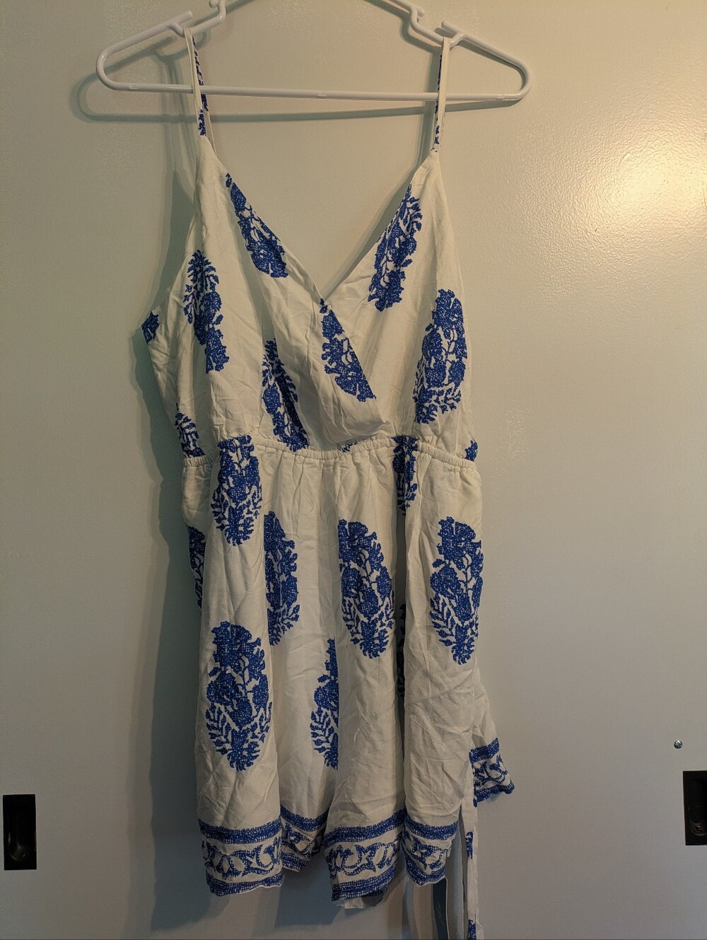 Cupshe NWT White and Blue Floral Romper With Pockets - Xl